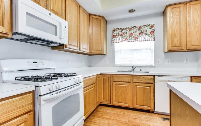 Kitchen - 9443 Birchwood Ln