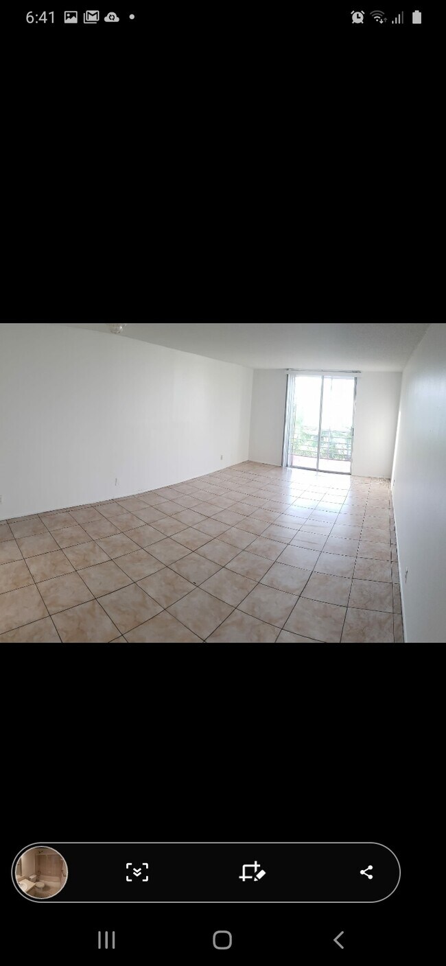 Building Photo - 3181 W Hallandale Beach Blvd