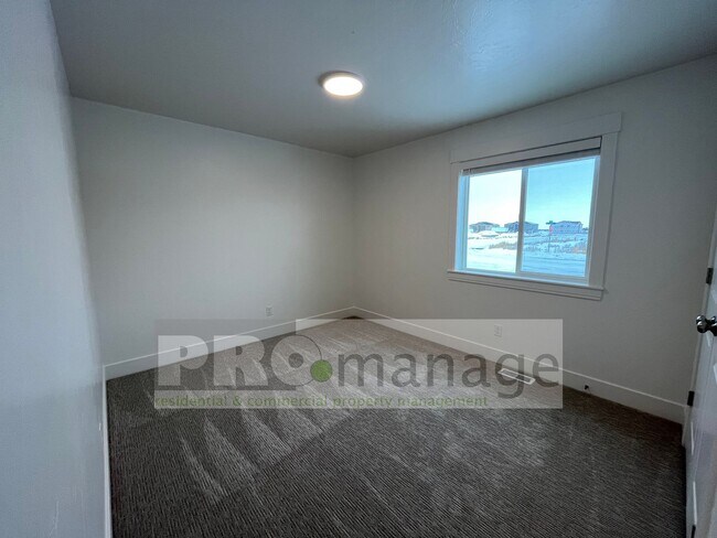 Foto del edificio - Brand New 3 Bed / 2 Bath Townhouse with 2-...