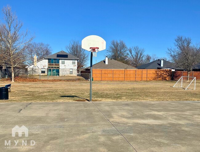 Building Photo - 1111 Merlin Dr