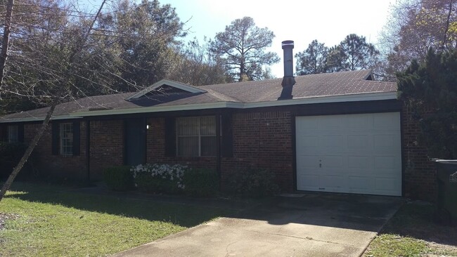 Building Photo - West Pensacola 3/2 Home with Fire Place & ...