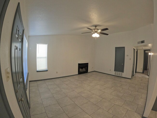 Building Photo - 2717 Fairway Dr