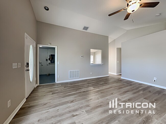 Building Photo - 8704 Persea Ct