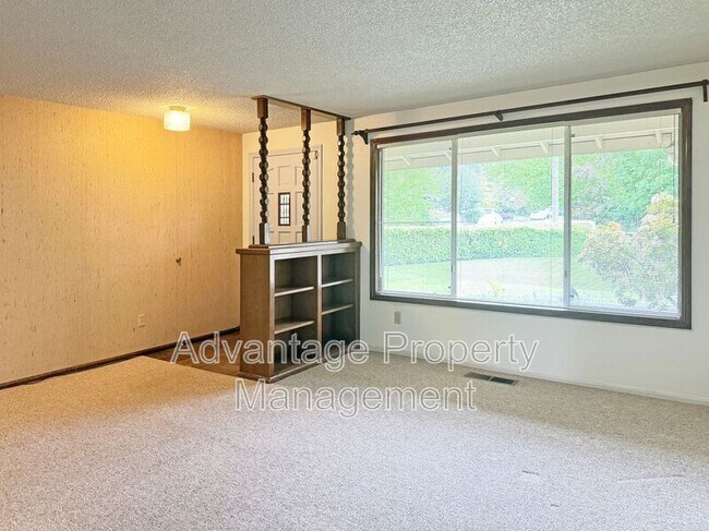 Building Photo - 2350 NW Green Cir