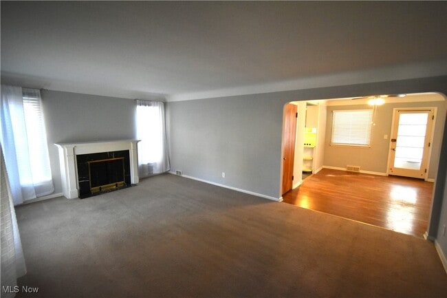 Foto del edificio - 2761 Forestview Ave