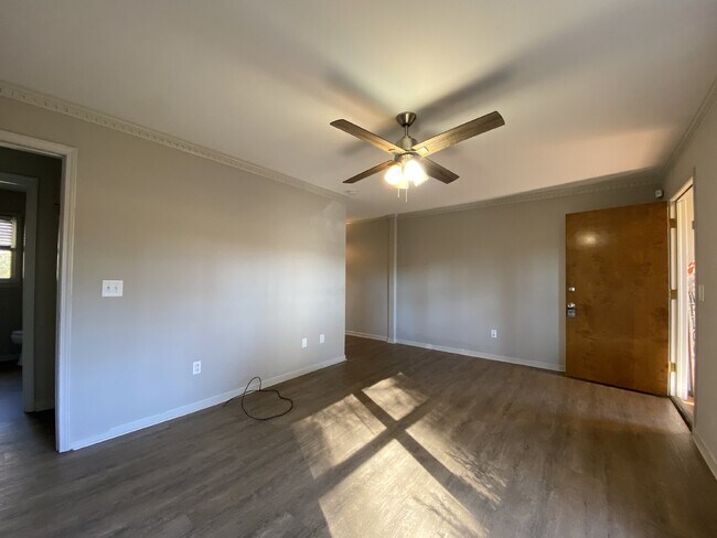 Foto del edificio - 2 Bedroom | 1 Bathroom | Walk to Downtown Simpsonville | Available Now