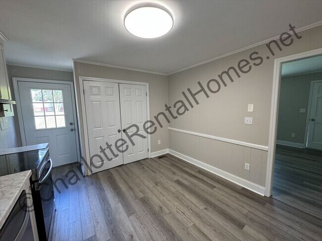 Foto del edificio - Nice updated brick ranch home