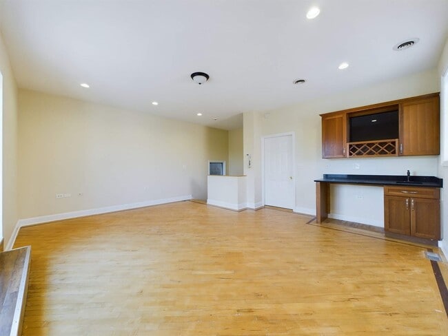 Photo - 1654 W Ohio St Apartment