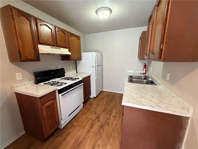 Building Photo - 804 Navidad St