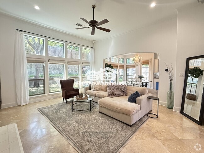 Building Photo - 1007 Drake Dr