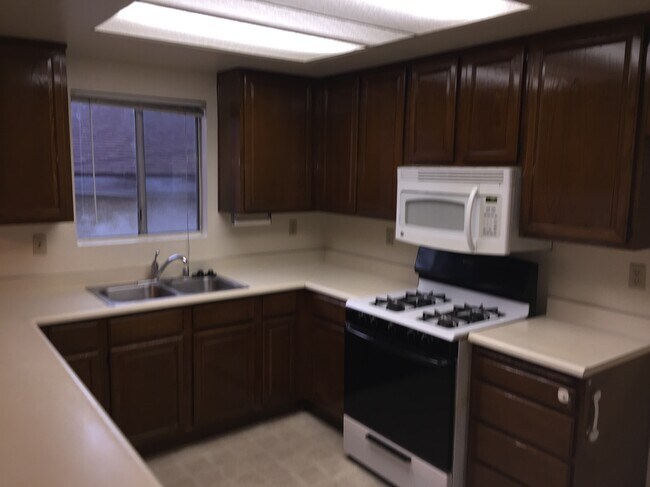 Kitchen - 4506 W 172nd St