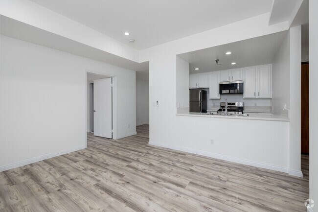 1 dormitorio, 1 baño - 650 pies cuadrados - Sala de estar - 1347 23rd St