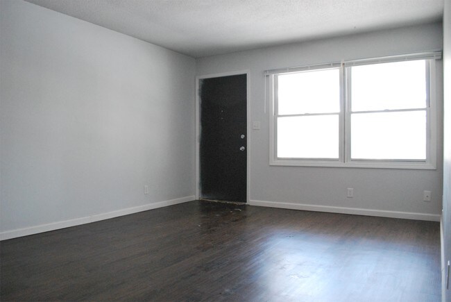 Building Photo - 1651 34th St SE