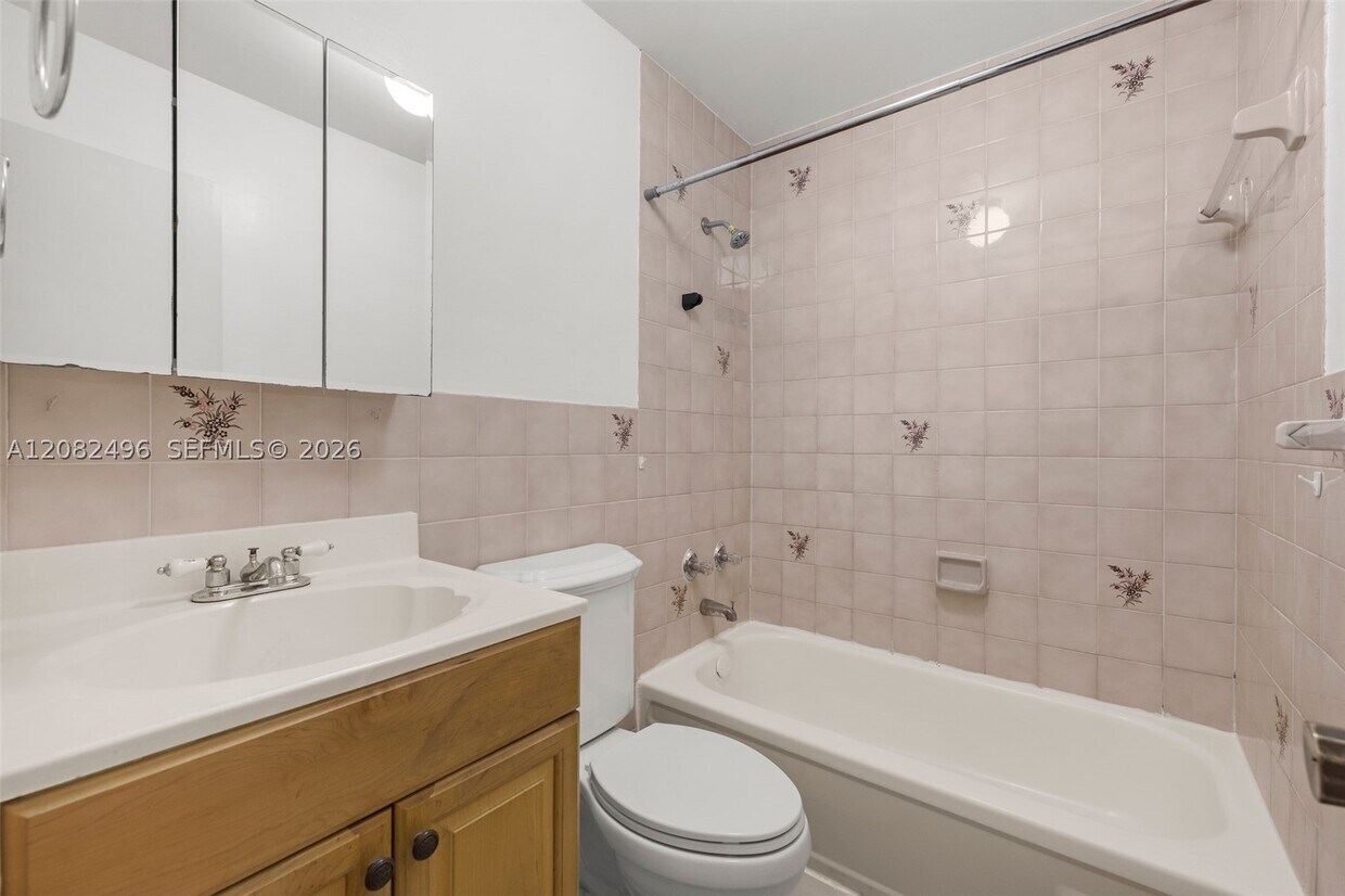 Building Photo - 1284 W 44th Pl