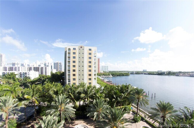 Building Photo - 17100 N Bay Rd