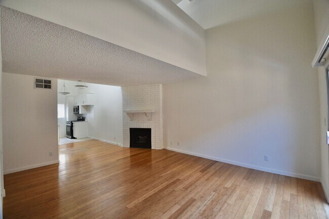 Building Photo - 11045