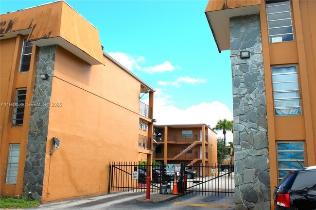 Building Photo - 1280 W 54th St