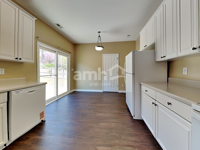 Foto del edificio - 204 Ber Creek Dr