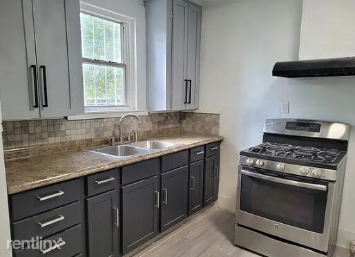 Building Photo - 4 br, 1 bath House - 1204 West Kings Highw...
