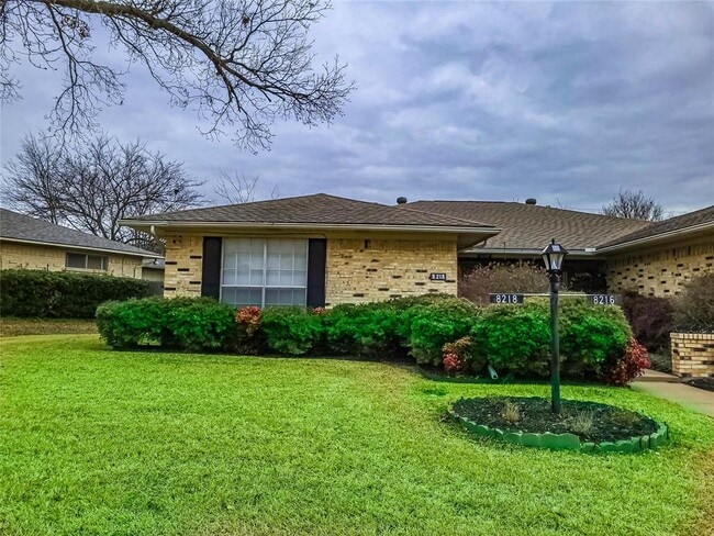 Building Photo - 8218 Lullwater Dr