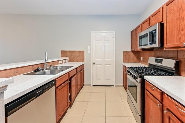 Foto del edificio - 6341 Settlers Square Ln