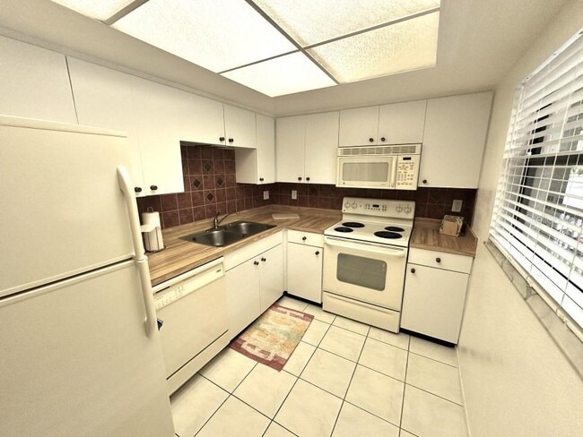 Building Photo - 3034 Eastland Blvd
