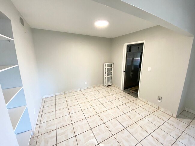 Foto del edificio - Charming Single-Story 2-Bed 2-Bath Townhou...