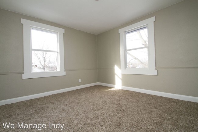 Building Photo - 937 N Gladstone Ave