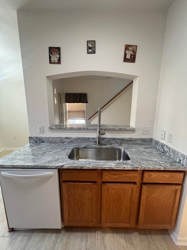 Building Photo - 8 Dolmen Ln