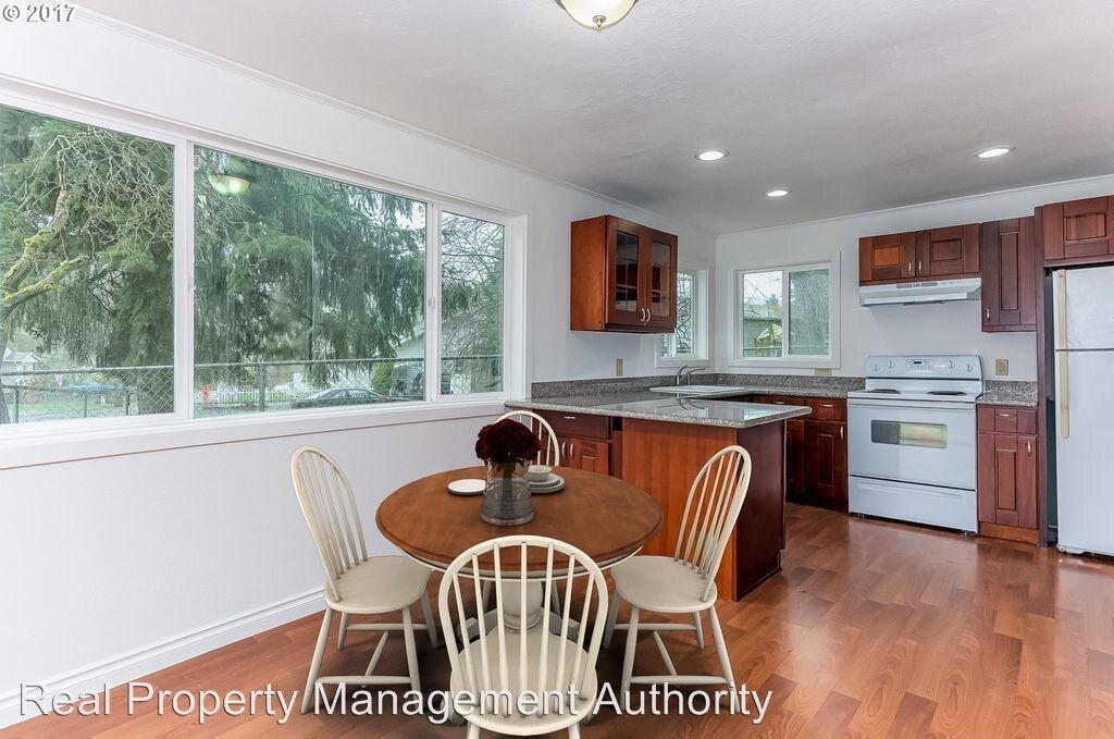 Primary Photo - 104 NW 56th Cir