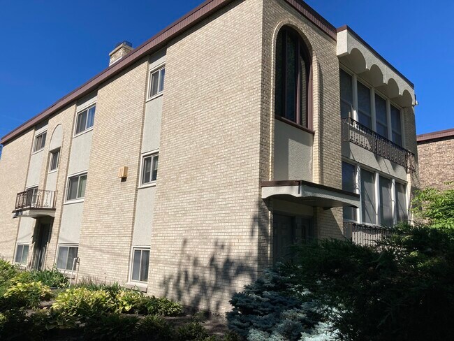 Building Photo - 4954 Old Orchard Rd