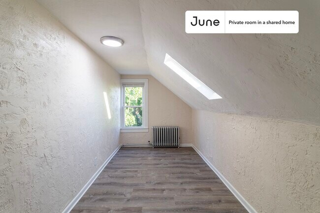 Foto del edificio - Room in Shared 6 bed/2 bath home