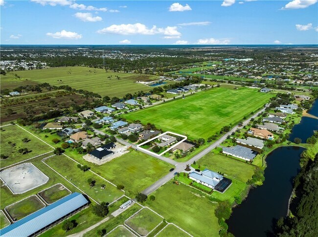 Foto del edificio - 7634 S Polo Grounds Ln