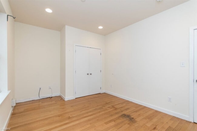 Building Photo - 4 br, 2 bath Duplex - 1813 W Master ST Unit A