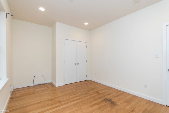 Building Photo - 4 br, 2 bath Duplex - 1817 W Master ST Unit A