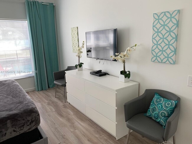 Foto del edificio - 8148 Sun Palm Dr