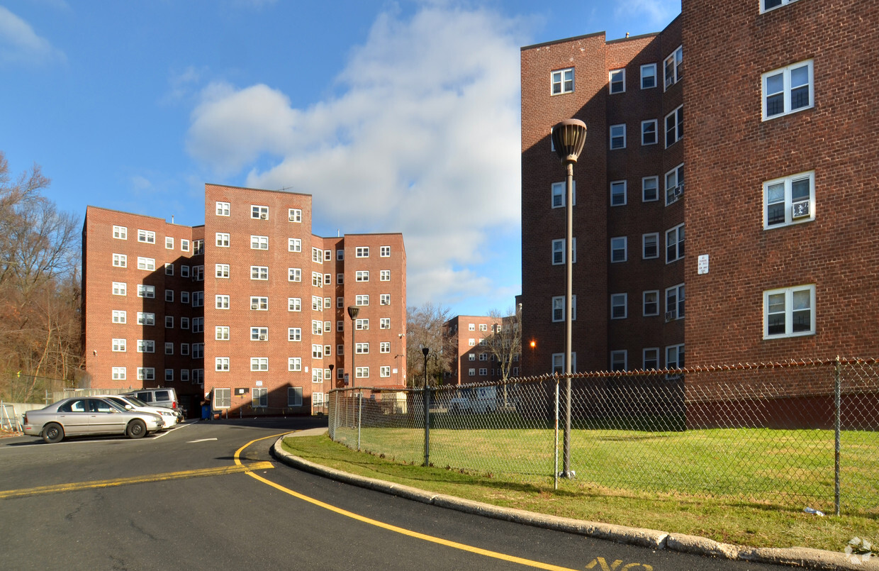 Building Photo - Parkside Place