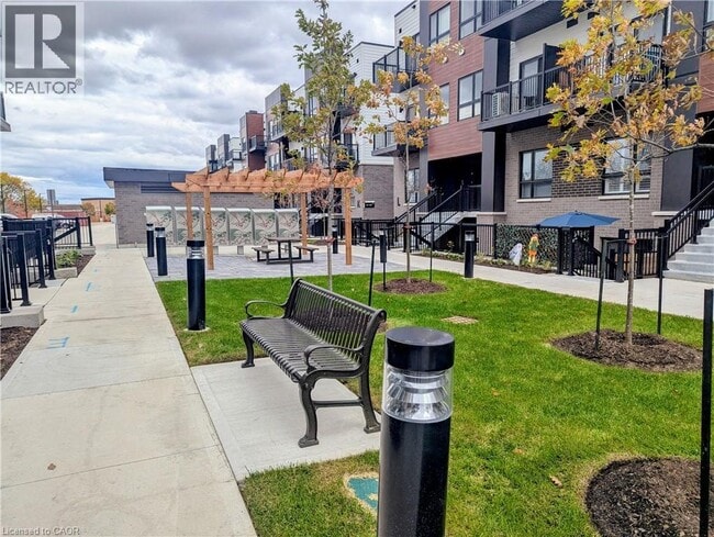 Building Photo - 40 Palace St