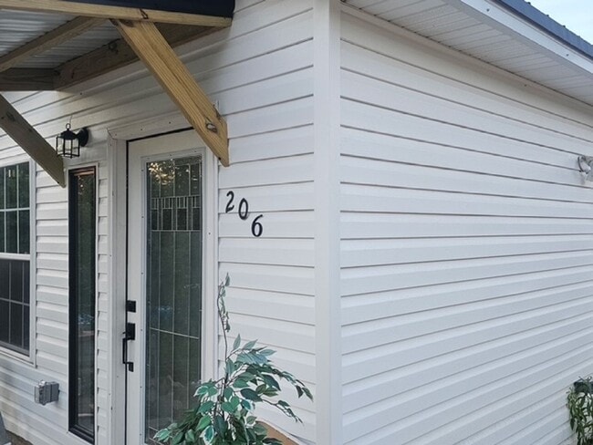 Photo - Maryville 37804 - Brand New 1 bedroom, 1 bath in the Heart of Maryville - Contact Troy Adams (865... House