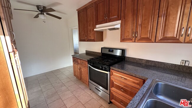 Foto del edificio - 13233 Oxnard St