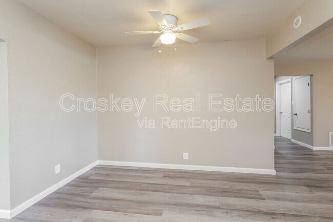 Foto del edificio - 322 Sweeney Rd