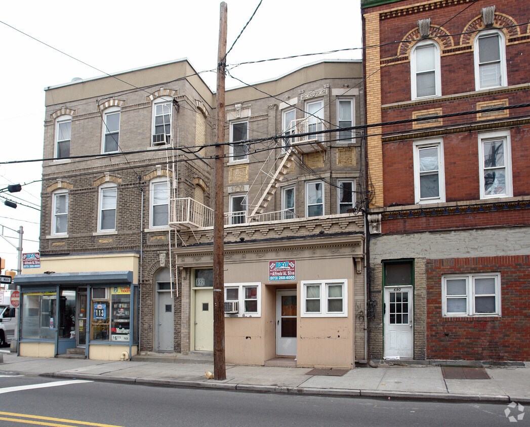 692 Summit Ave, Jersey City, NJ 07306 692 Summit Ave Jersey City, NJ
