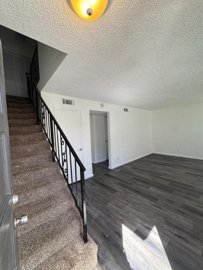 Building Photo - 2056 W Simpson Ave