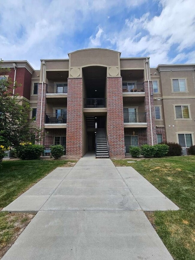Building Photo - 170 E Belmont Ave