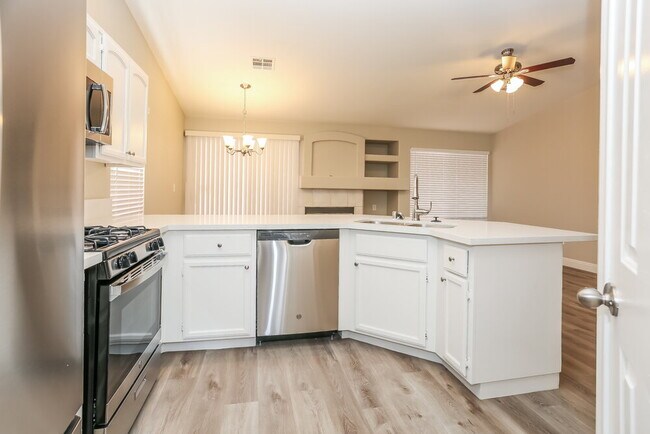 Foto del edificio - 3705 Iverson Ln