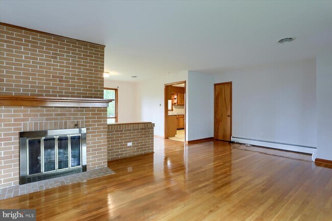 Building Photo - 262 Willow St