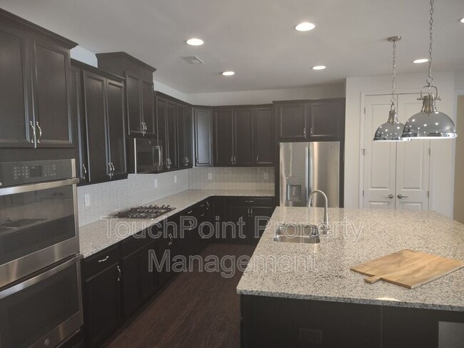 Building Photo - 906 Acorn