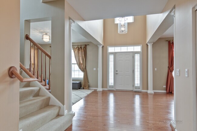 Building Photo - 1544 N Oakmont Dr