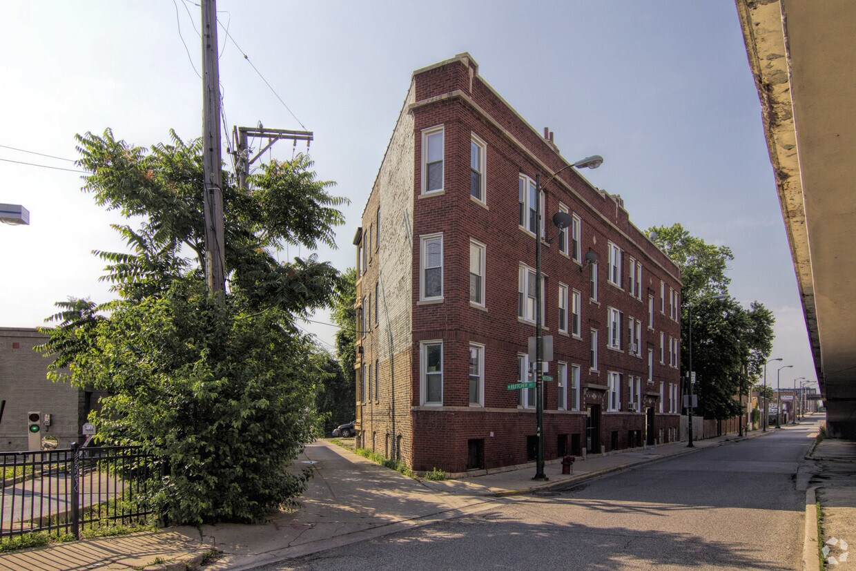 Primary Photo - 3127-3131 N Western