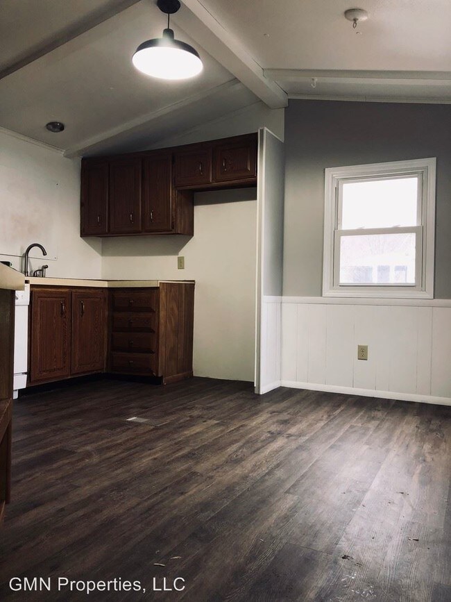 Building Photo - 1-21 Dinardo Manor